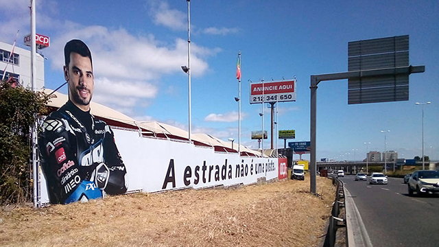 A estrada não é uma pista