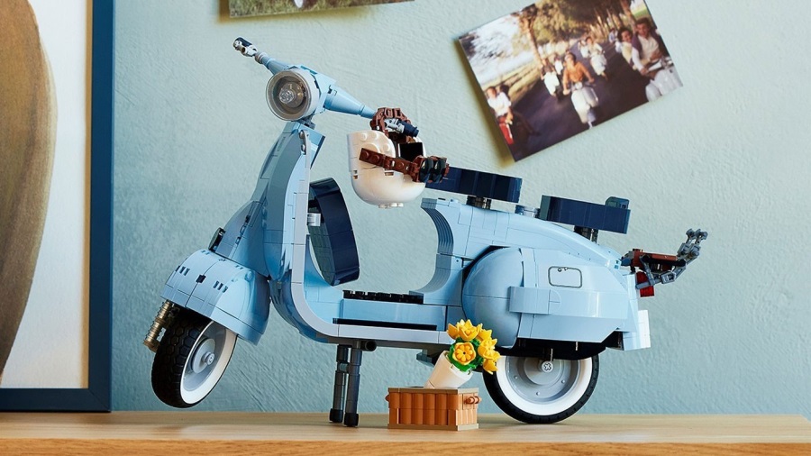 Vespa-Lego-900