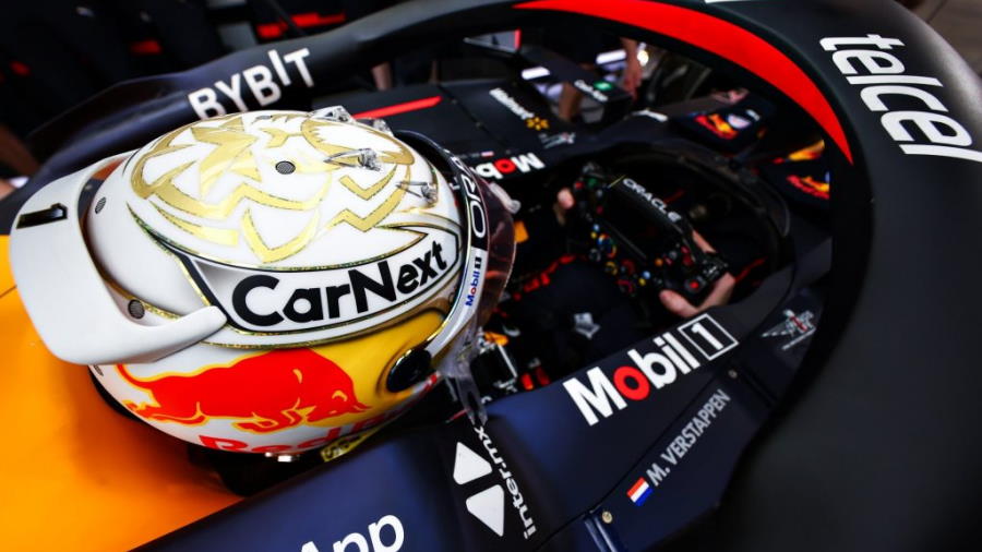Verstappen-interior-Red-Bull-900