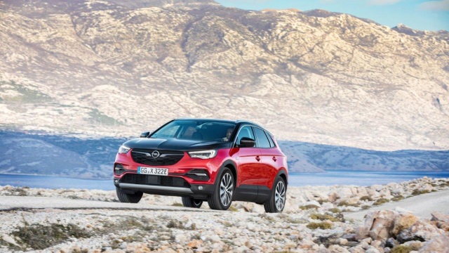 Opel-Grandland-X-Hybrid4-640