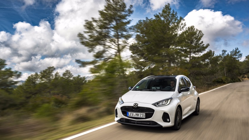 Mazda2-Hybrid-840