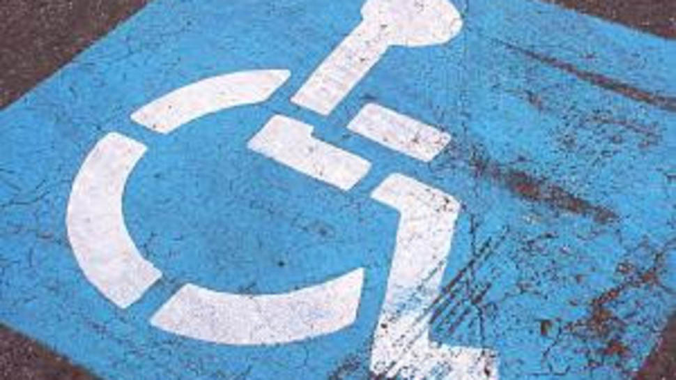 Estacionar em lugares para deficientes vai dar multa